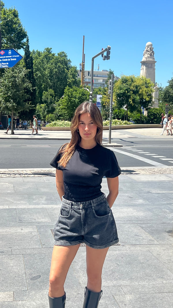 Oversized Shorts in Black